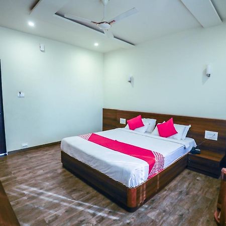 Hotel The Cult Hubballi Exteriör bild