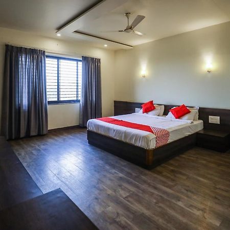 Hotel The Cult Hubballi Exteriör bild