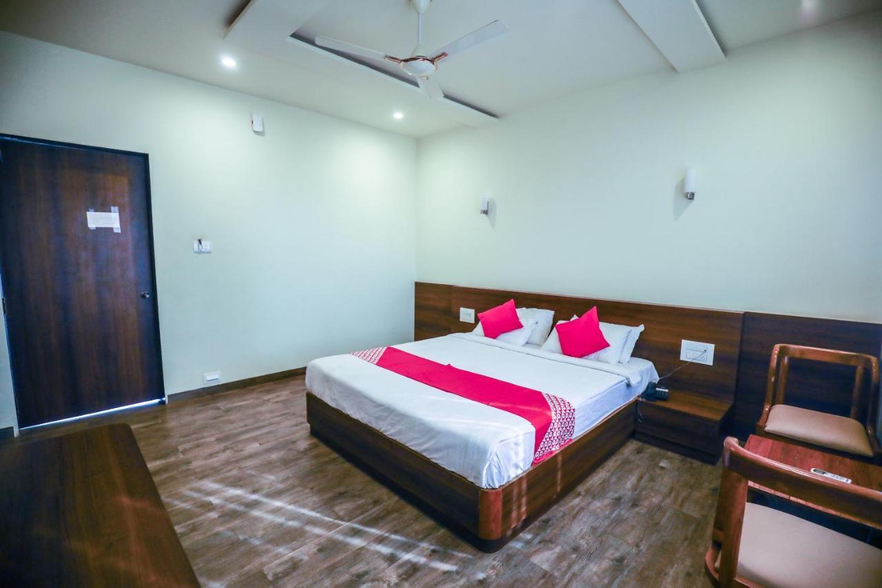 Hotel The Cult Hubballi Exteriör bild