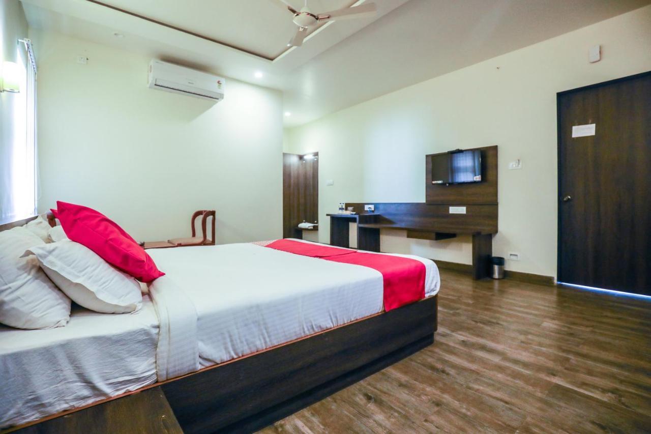Hotel The Cult Hubballi Exteriör bild