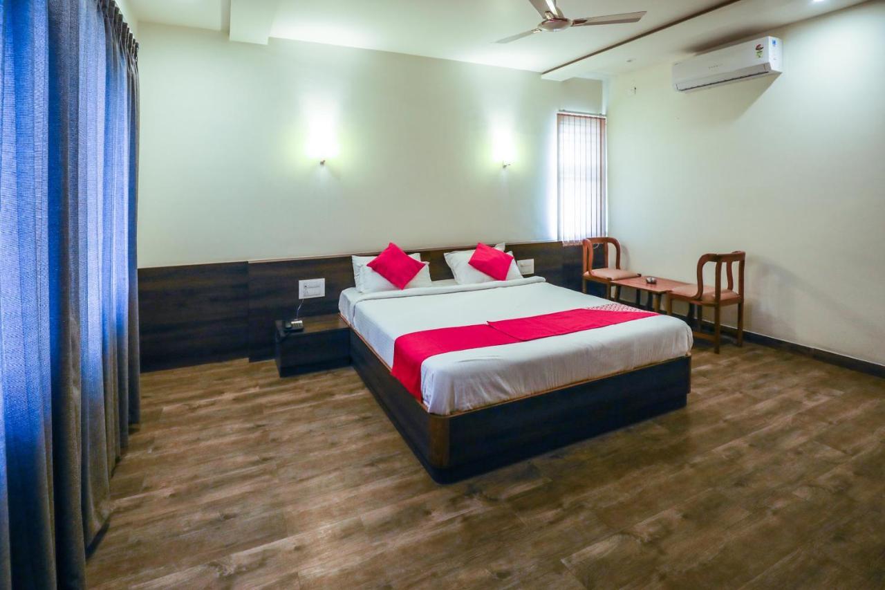 Hotel The Cult Hubballi Exteriör bild