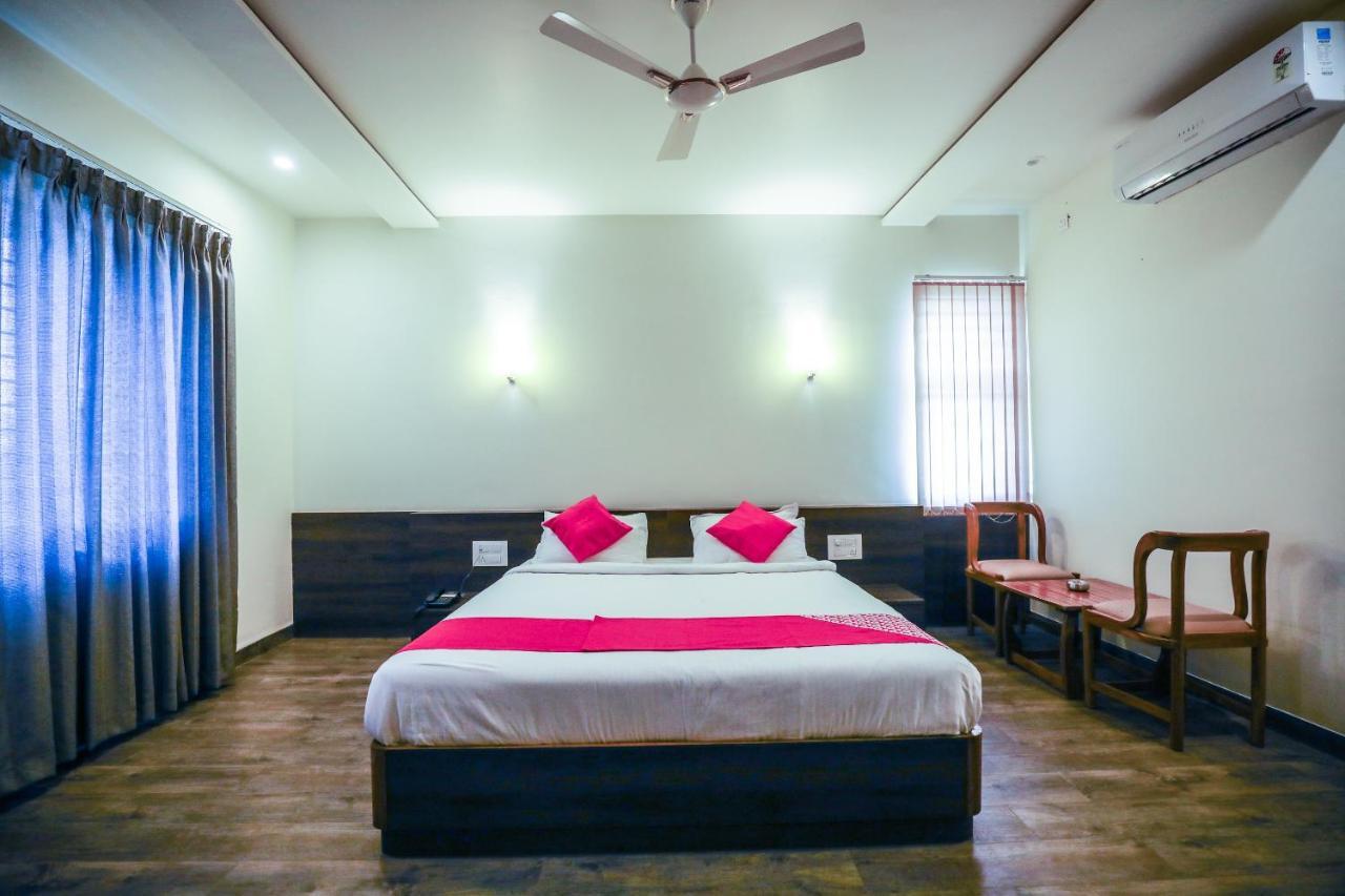 Hotel The Cult Hubballi Exteriör bild