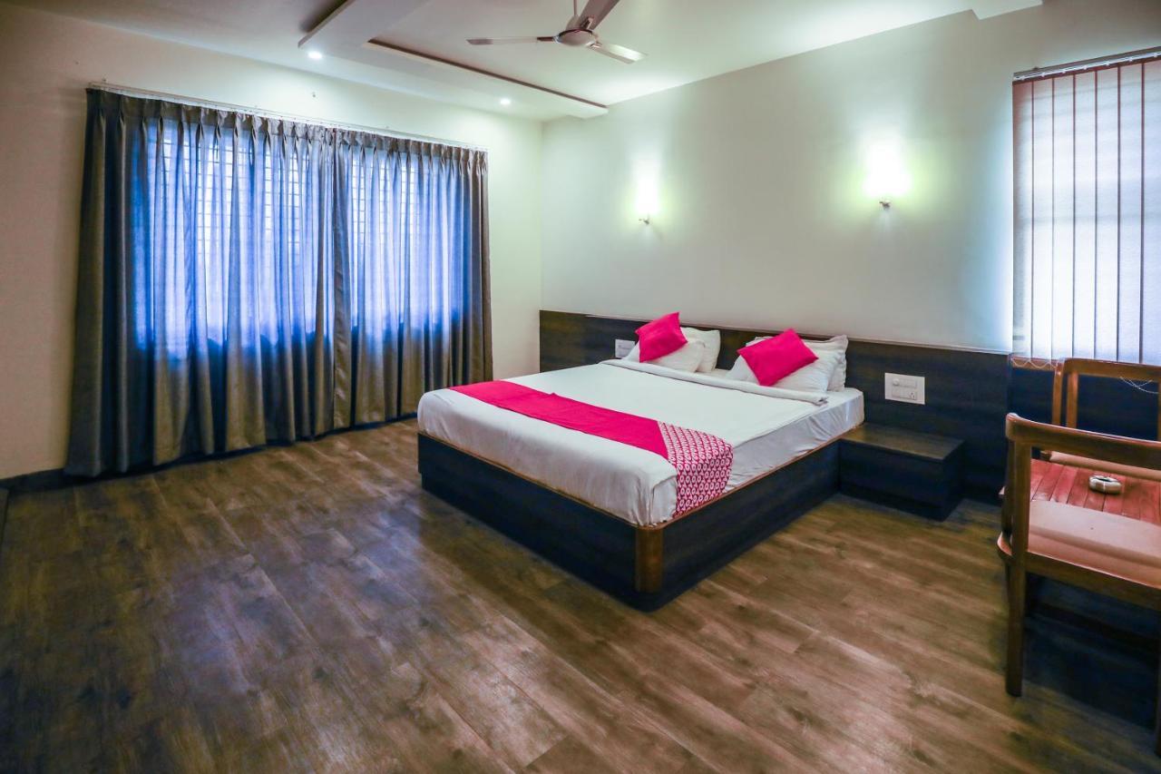 Hotel The Cult Hubballi Exteriör bild