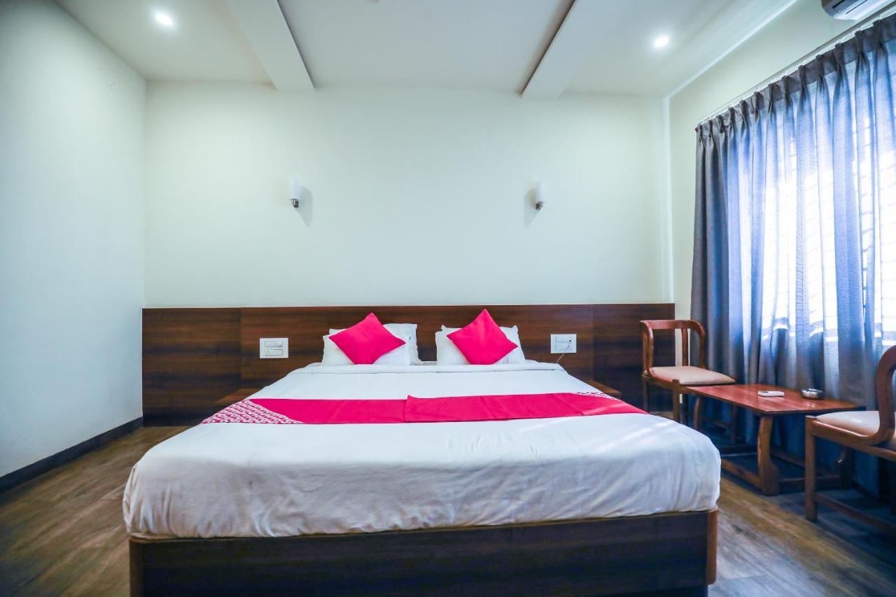 Hotel The Cult Hubballi Exteriör bild