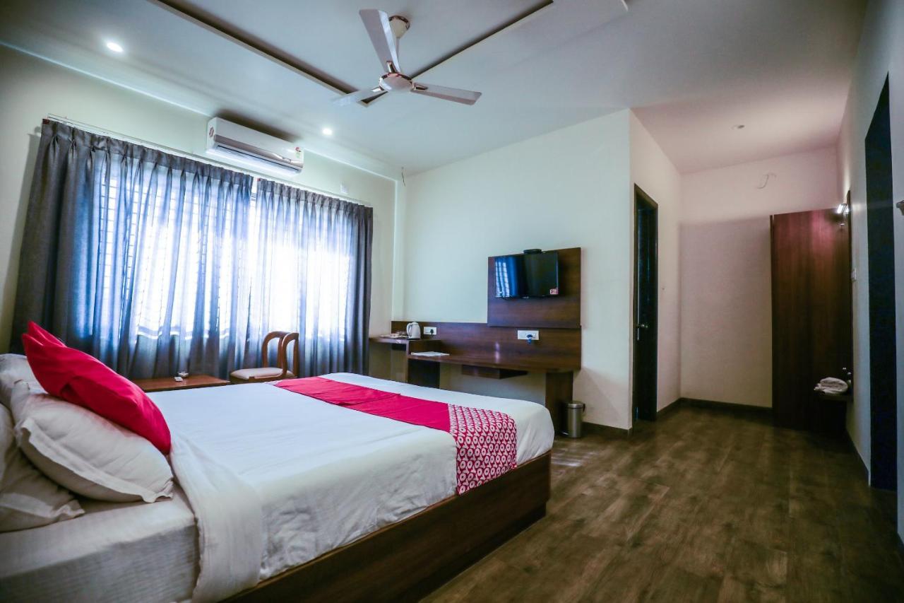 Hotel The Cult Hubballi Exteriör bild