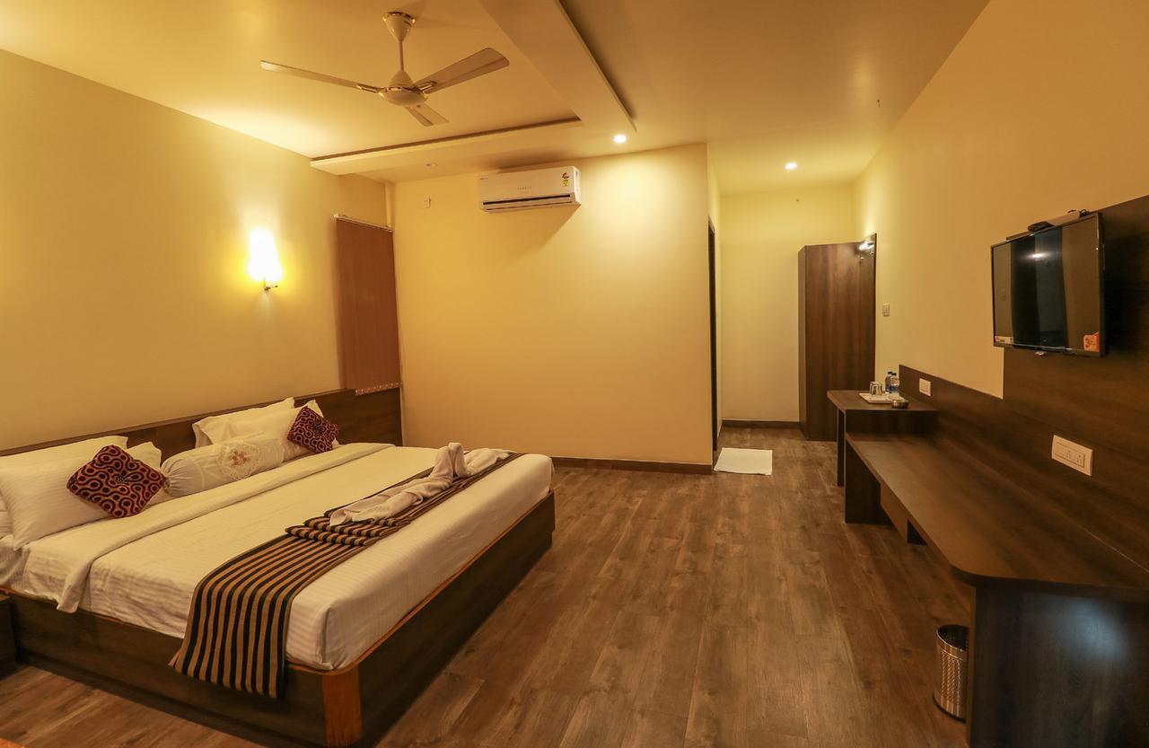 Hotel The Cult Hubballi Exteriör bild